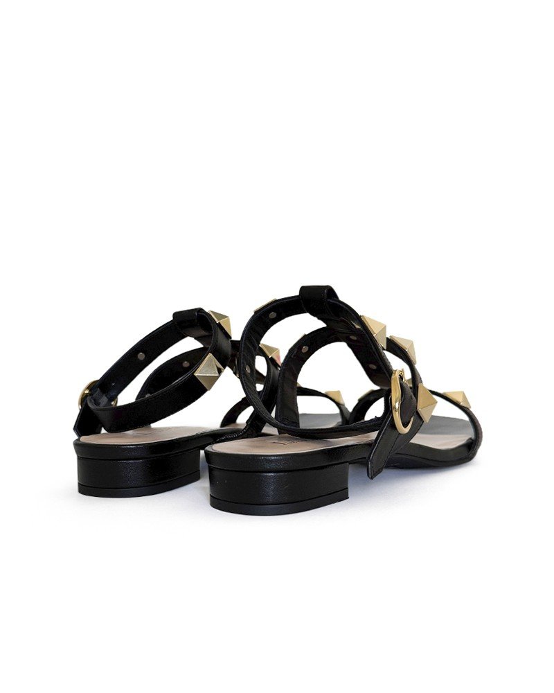 Sandalia plana tachuelas negra