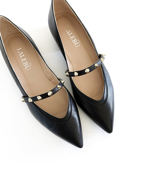 Bailarina negra con tachuelas