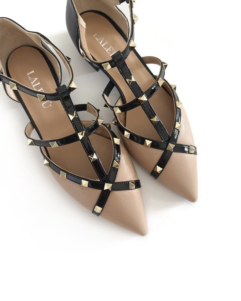 Zapato Plano Tachuelas Beige y negro
